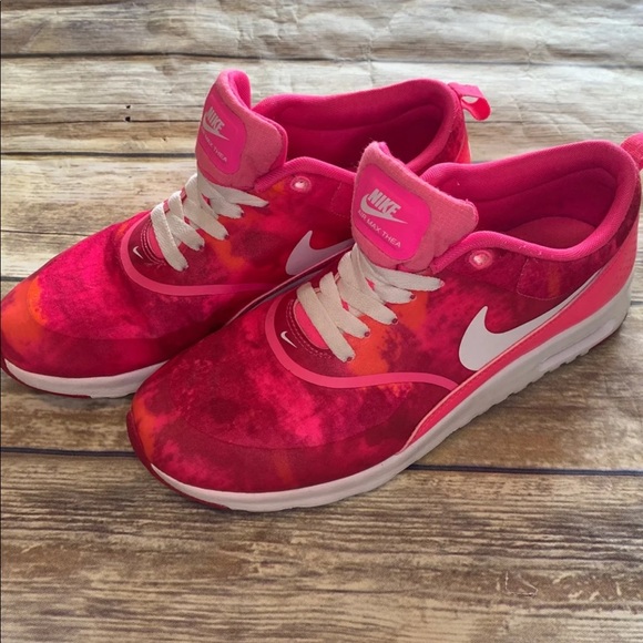 neon pink nikes air max